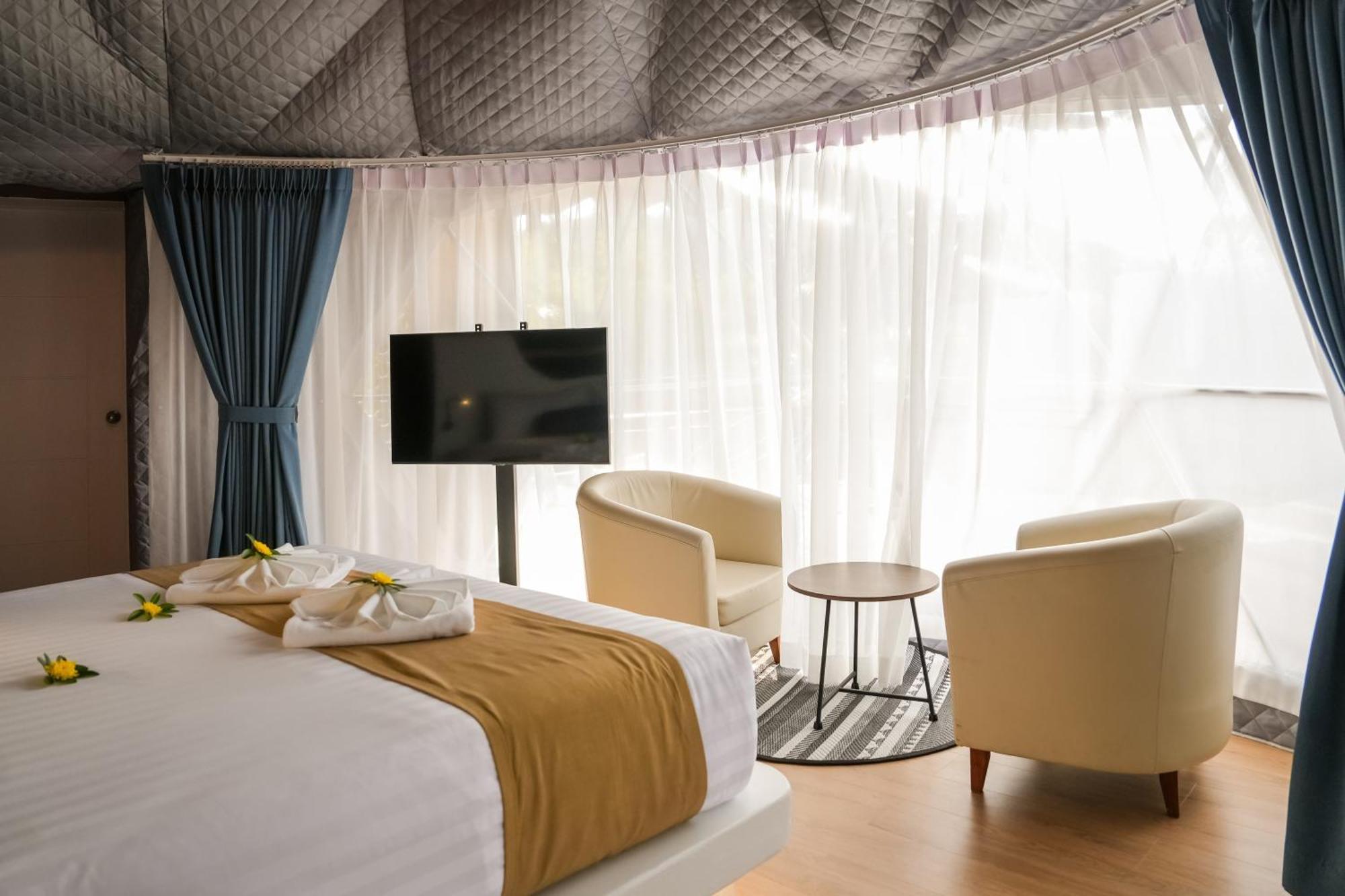 ル リゾート アンド ヴィラズ【SHA Extra+認定】 Rawai エクステリア 写真 A bedroom in the resort